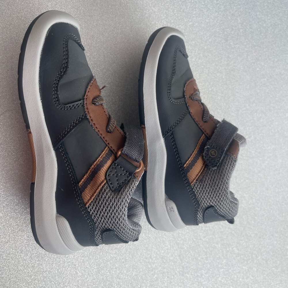 Boys Stride Rite Gray and Brown Sneakers Sz 9 Wide